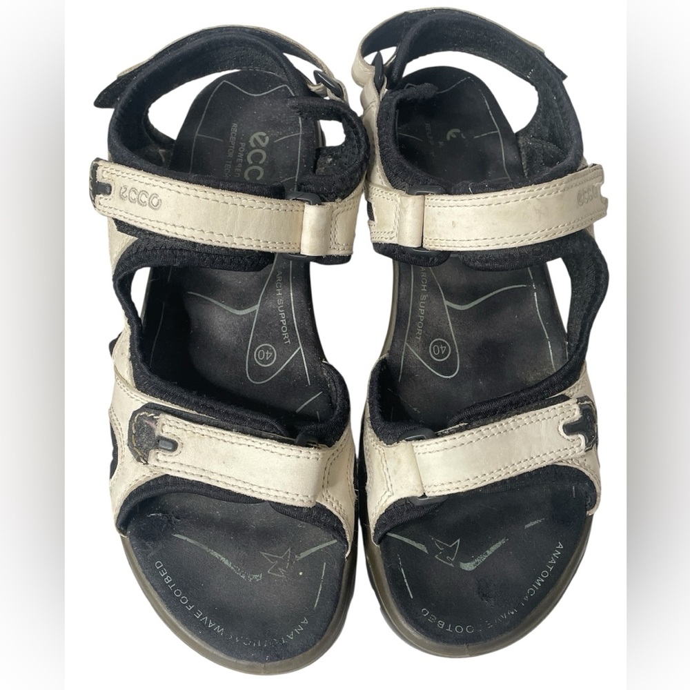 Ecco Woman’s  Black and White Adjustable Sport Sandals Sz 40